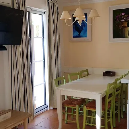 Moderne A Saint-raphael Avec Piscine Partagee