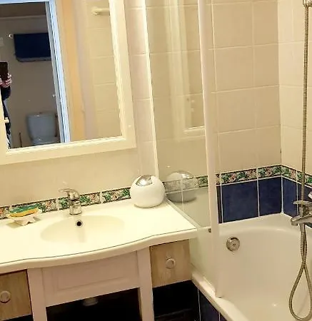 Moderne A Saint-raphael Avec Piscine Partagee شقة *