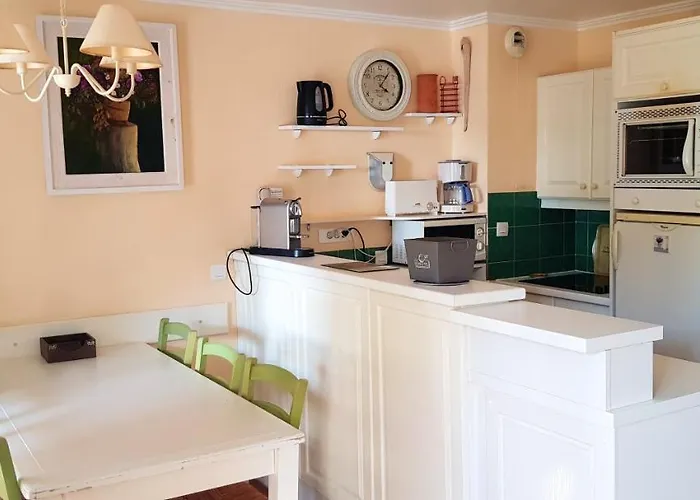 Moderne A Saint-raphael Avec Piscine Partagee شقة